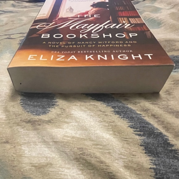 📖 The Mayfair Bookshop by: Eliza Knight 📖 - Picture 3 of 3